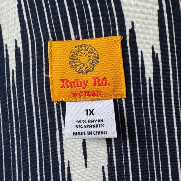 Ruby Rd. Blue and White Patterned Blouse - Picture 2 of 4